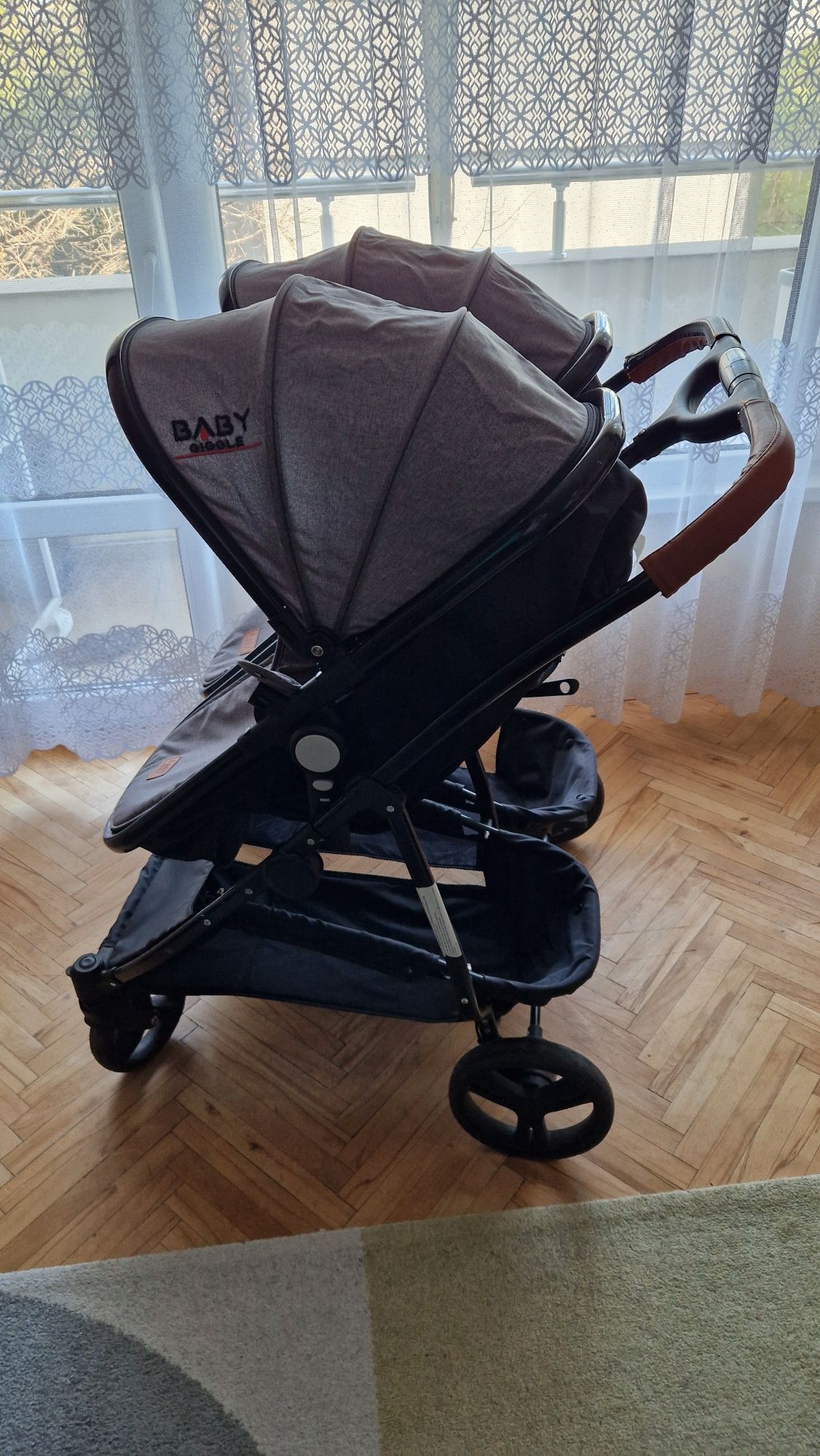 Бебешка количка за близнаци Baby giggle duet practick