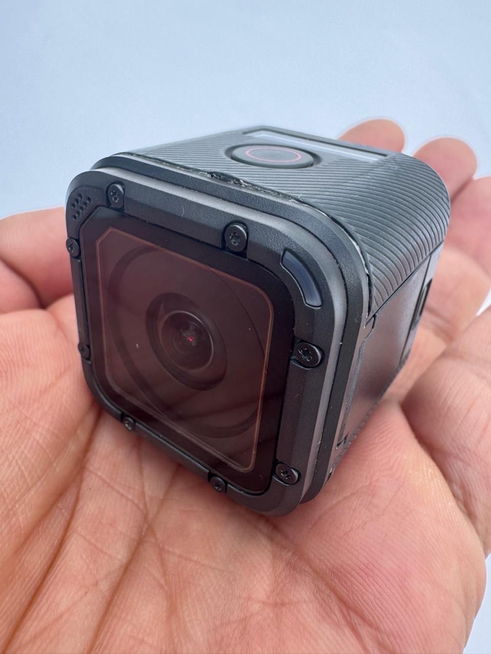 GoPro Hero5 Session  
— Снимает 4K