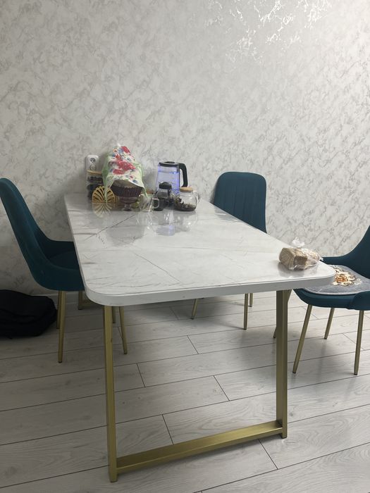 Стол со стульями