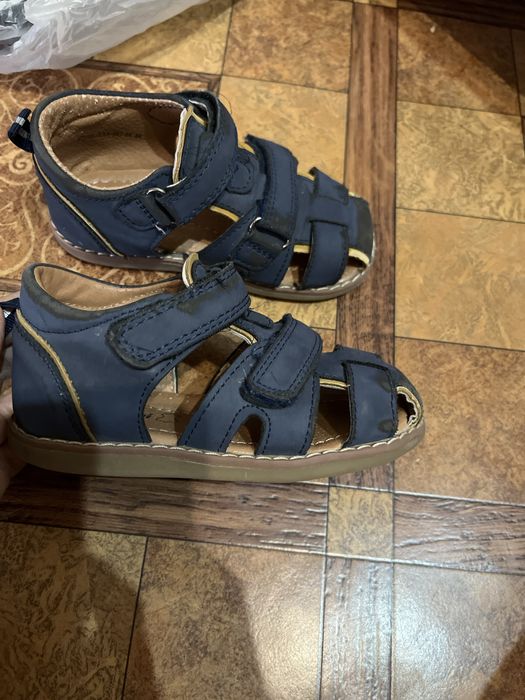 Сандалии на мальчика 24 р