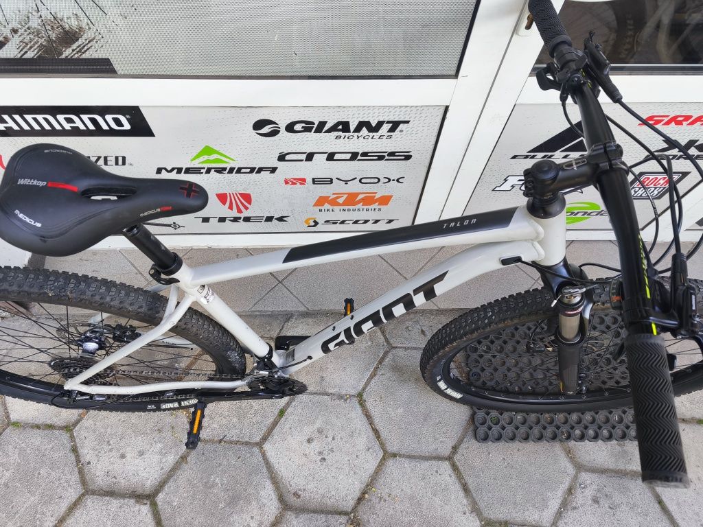 Giant - Употребяван  качествен  велосипед 
29" цола Алуминиева рамка 5