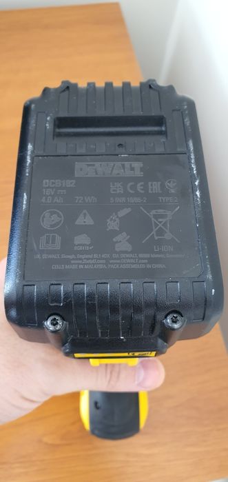 Filetanta DeWalt Bormașină 18V-  baterie 4A + încărcator