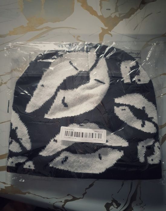 Поцелуй шапка новый