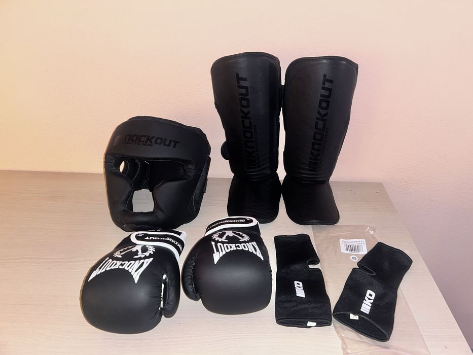 Echipament complet kick-boxing de la knock-out