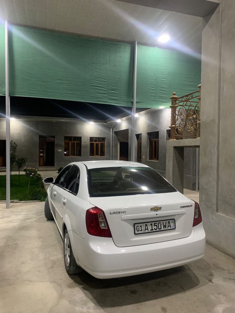 lacetti 1.8 srochna sotiladi