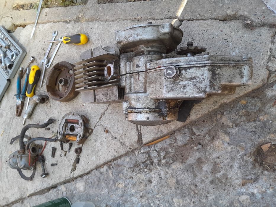 Vând motor mobra