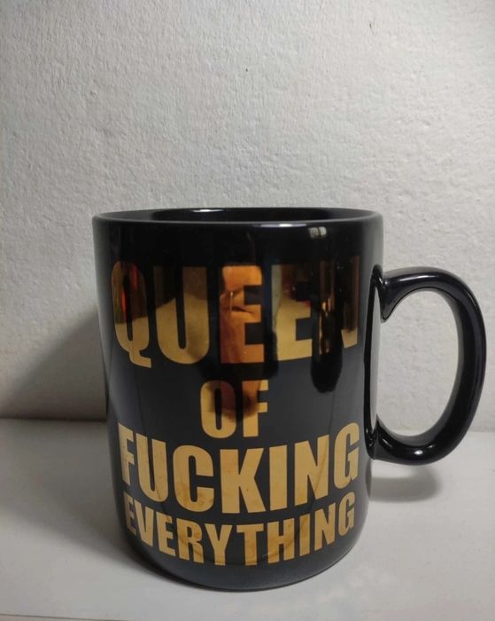 Cană Queen of f everything