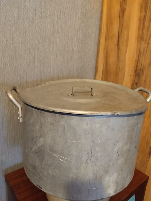 Алюминиевая кастрюля