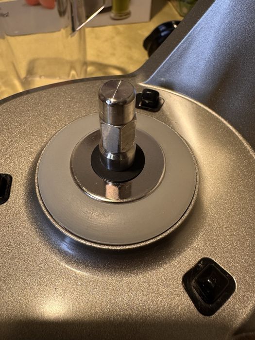 Storcator de fructe si legume cu presare la rece Kuvings B1700