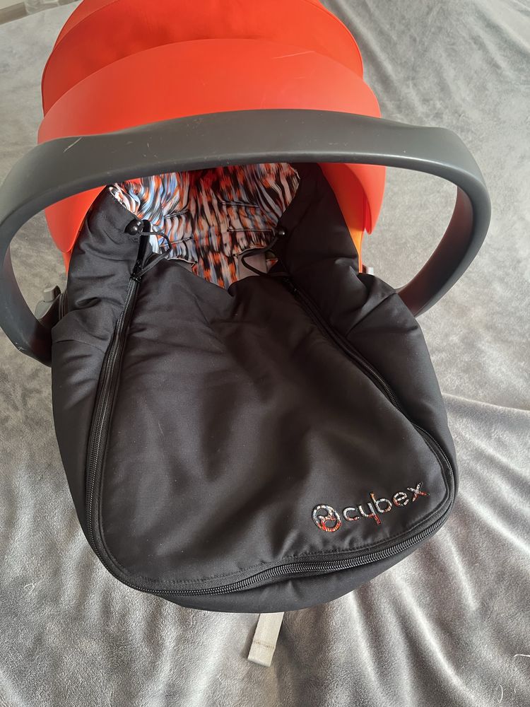 Столче за кола Cybex Aton q + Оригинално зимно чувалче