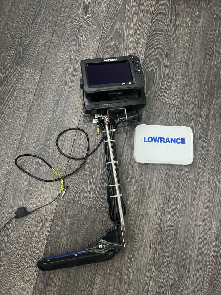 Lowrance hds 7 Carbn cu sonda total scan