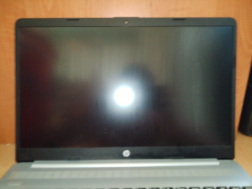 Лаптоп hp 255 G8