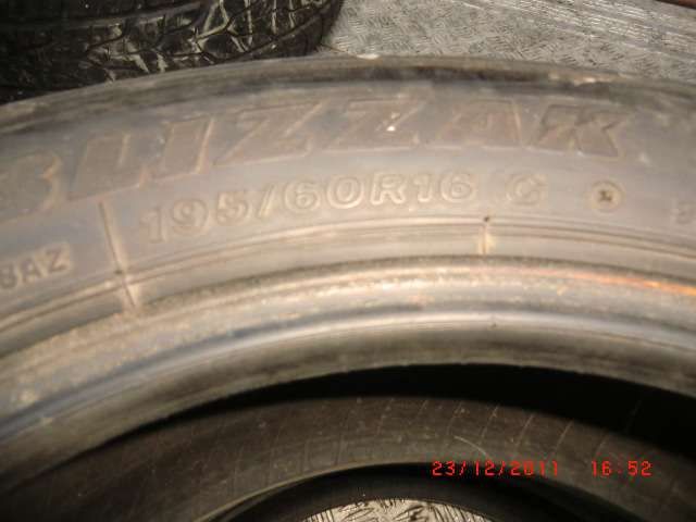 Гуми зимни 195/60/16 С 99/97 Т Bridgestone Бусови 2 броя
