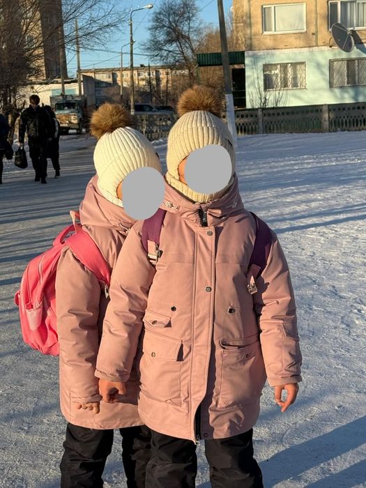 Продам две куртки 128 ростовка