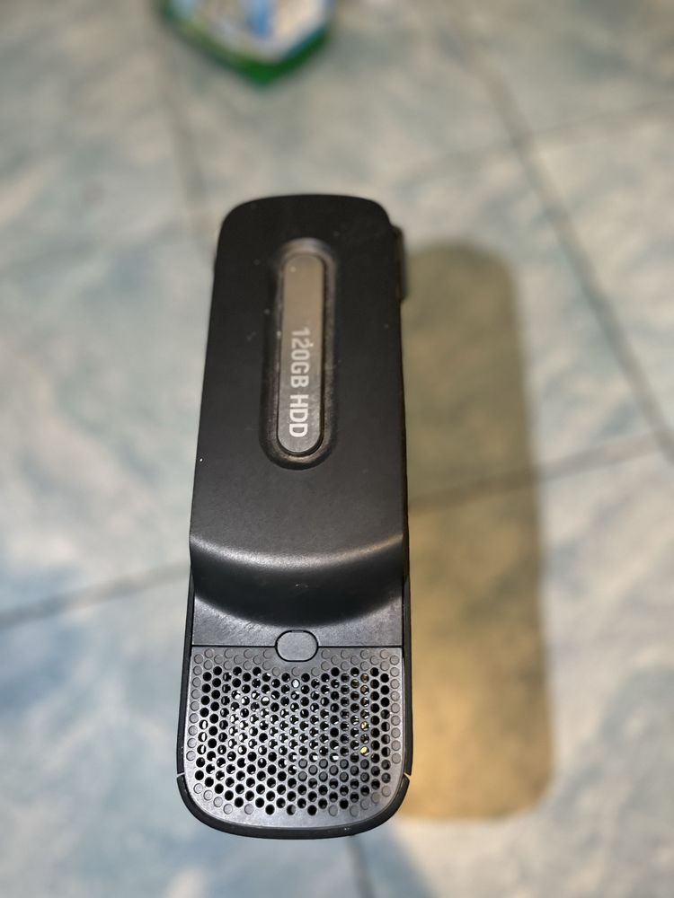 Xbox 360 cu o maneta plus acesori