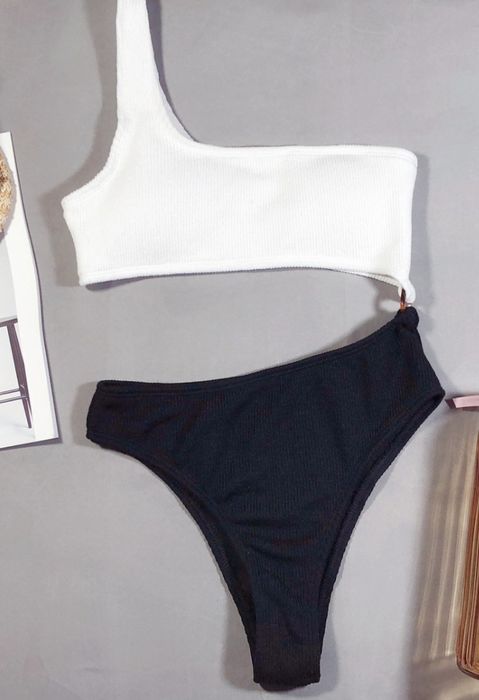 Costume de baie noi