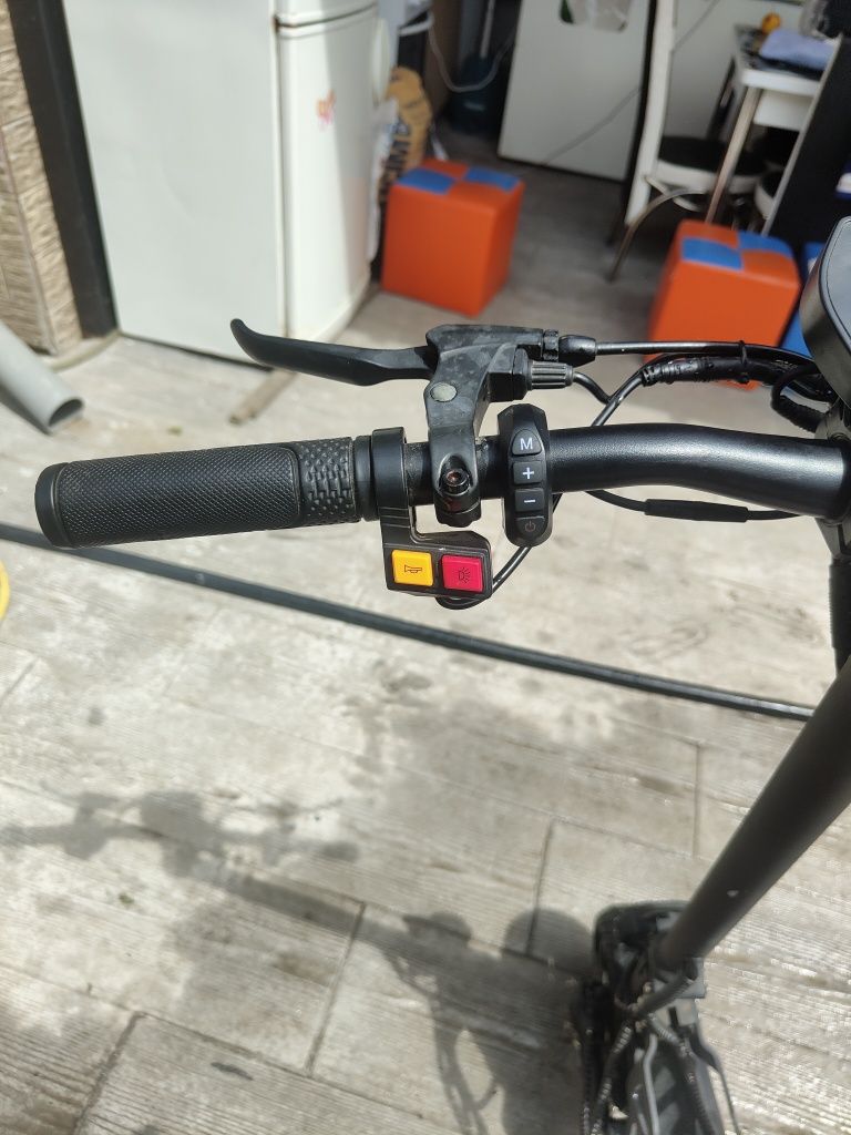 Vând trotineta electrica KUGOO G2 PRO