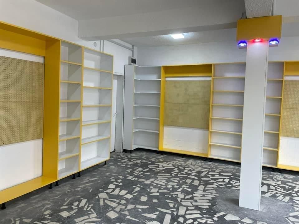 Mobila pentru spatiu comercial,magazin etc.