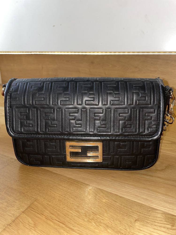 Чанта Balenciaga Gucci Fendi