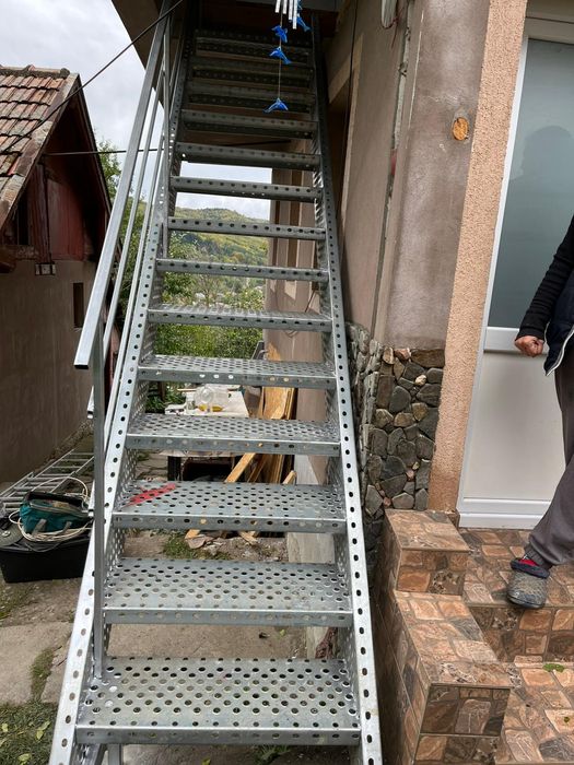 Scări metalice zincate