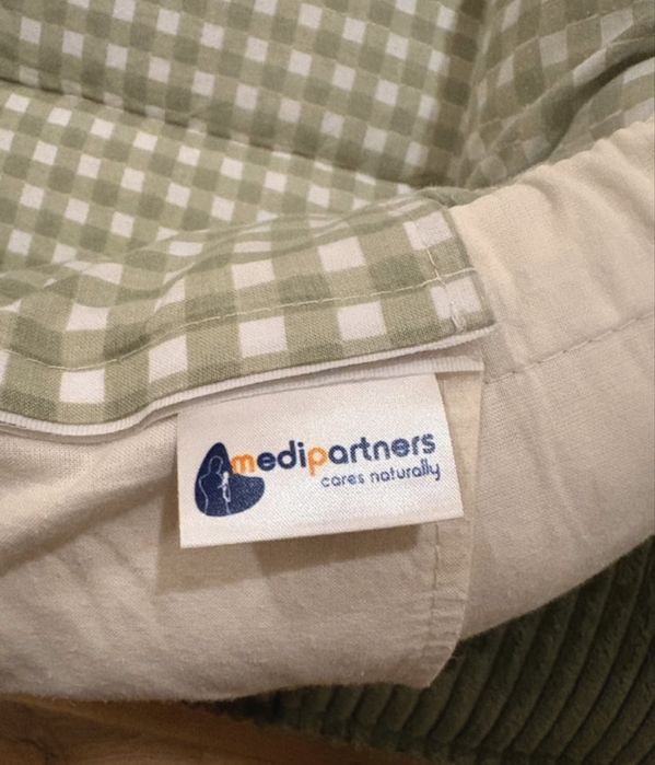 Babynest cu doua fete