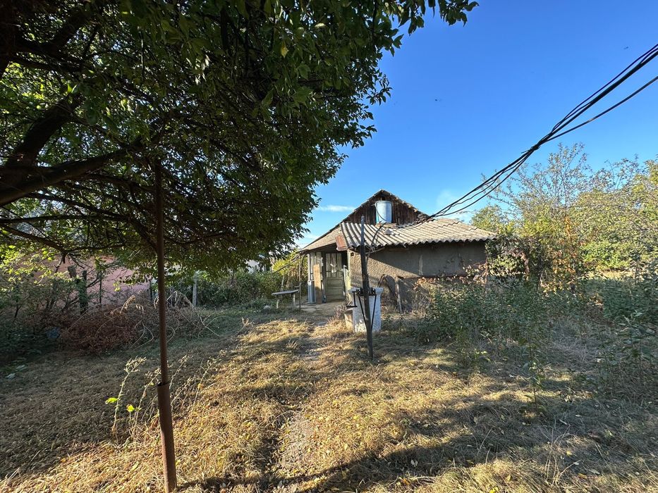 Teren intravilan + casa de locuit Fulga