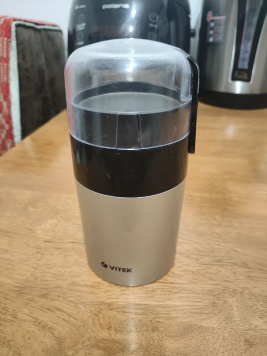 Кофемолка фирмы Витек в отличном состоянии, использовали 1 раз