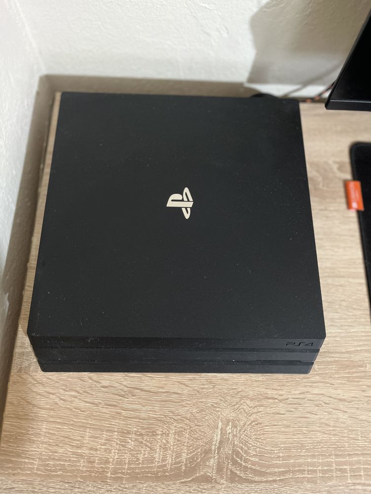 PS4 pro 500 gb + 2 джойстика