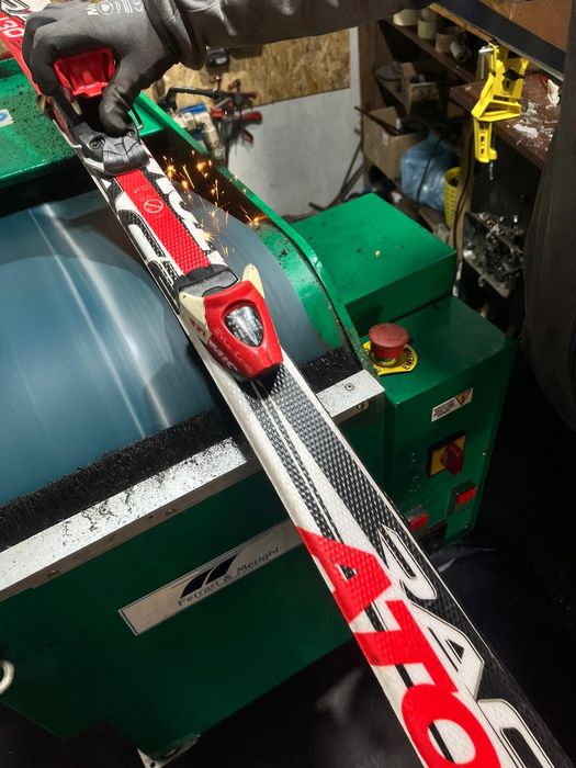 Service schiuri și snowboard