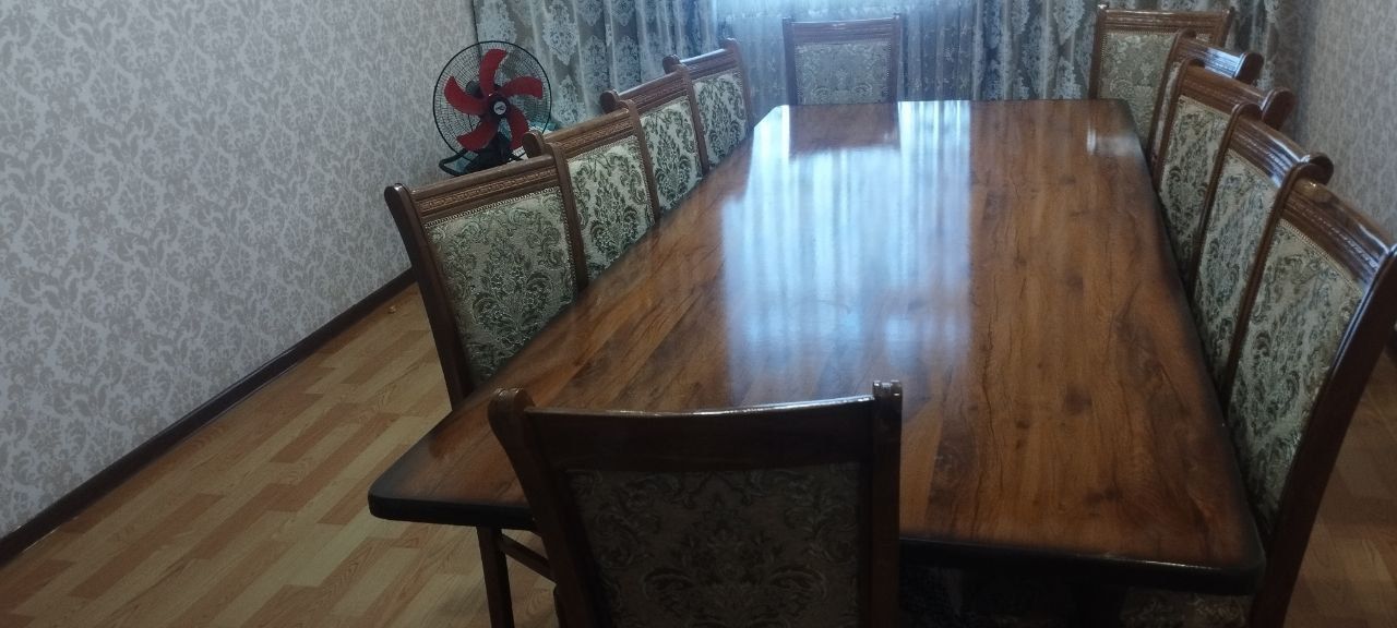 12 kishilik stol stul holati yaxshi chizilgan qirilgan joylari yoʻq