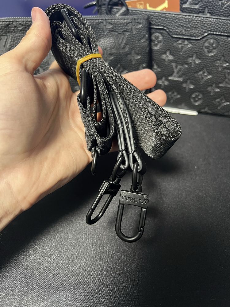 (TREND) Borseta Louis Vuitton Trio Messenger Neagra