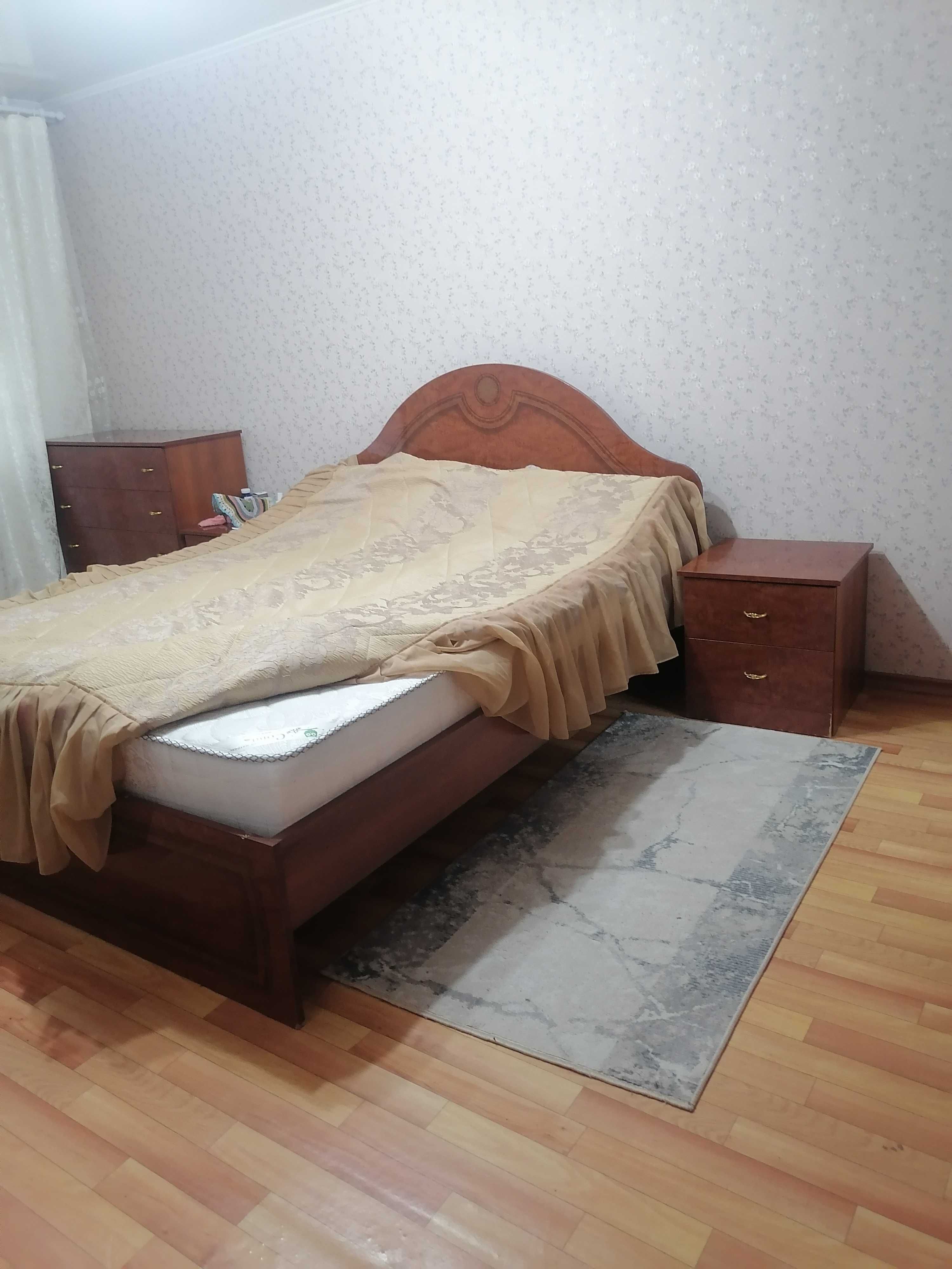 Спальный гарнитур б/у. МАТРАС СОВА НОВЫЙ!!!