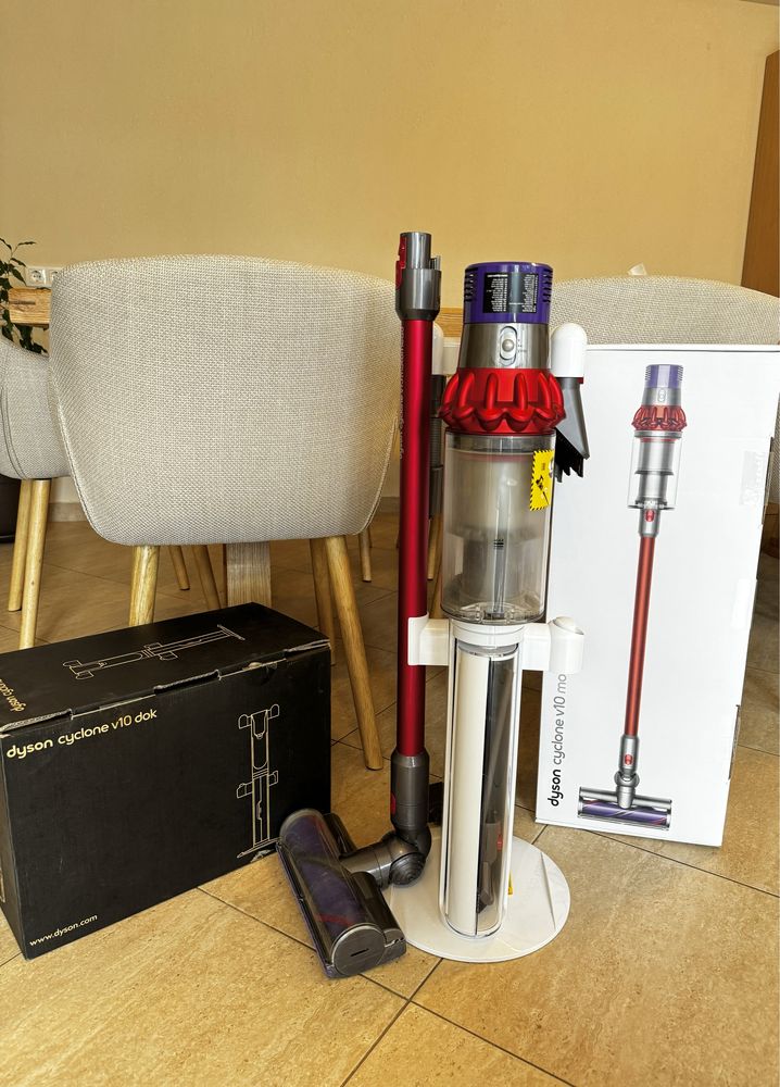 Aspirator vertical DYSON V10 MotorHead + Stand podea cu accesorii!