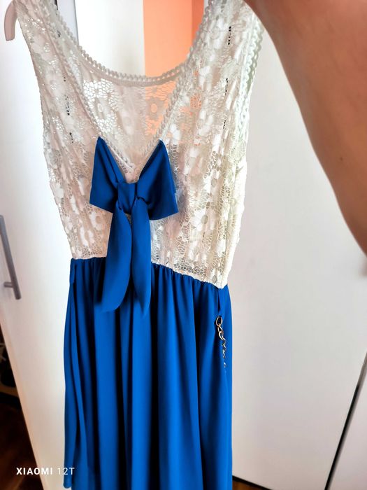 Рокля в бяло и синьо за специални поводи