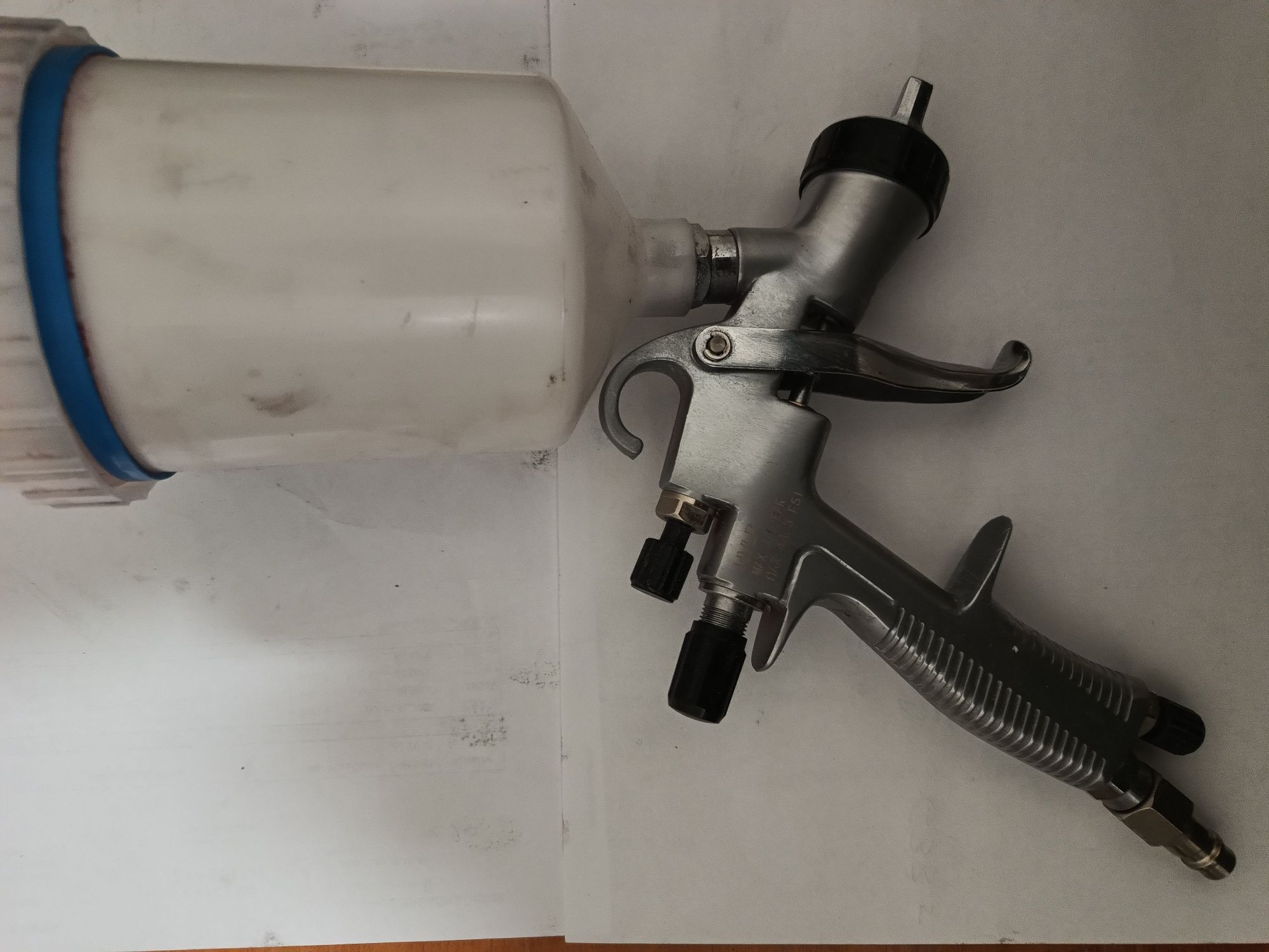 Pistol vopsitorie   SUTU puțin folosite.