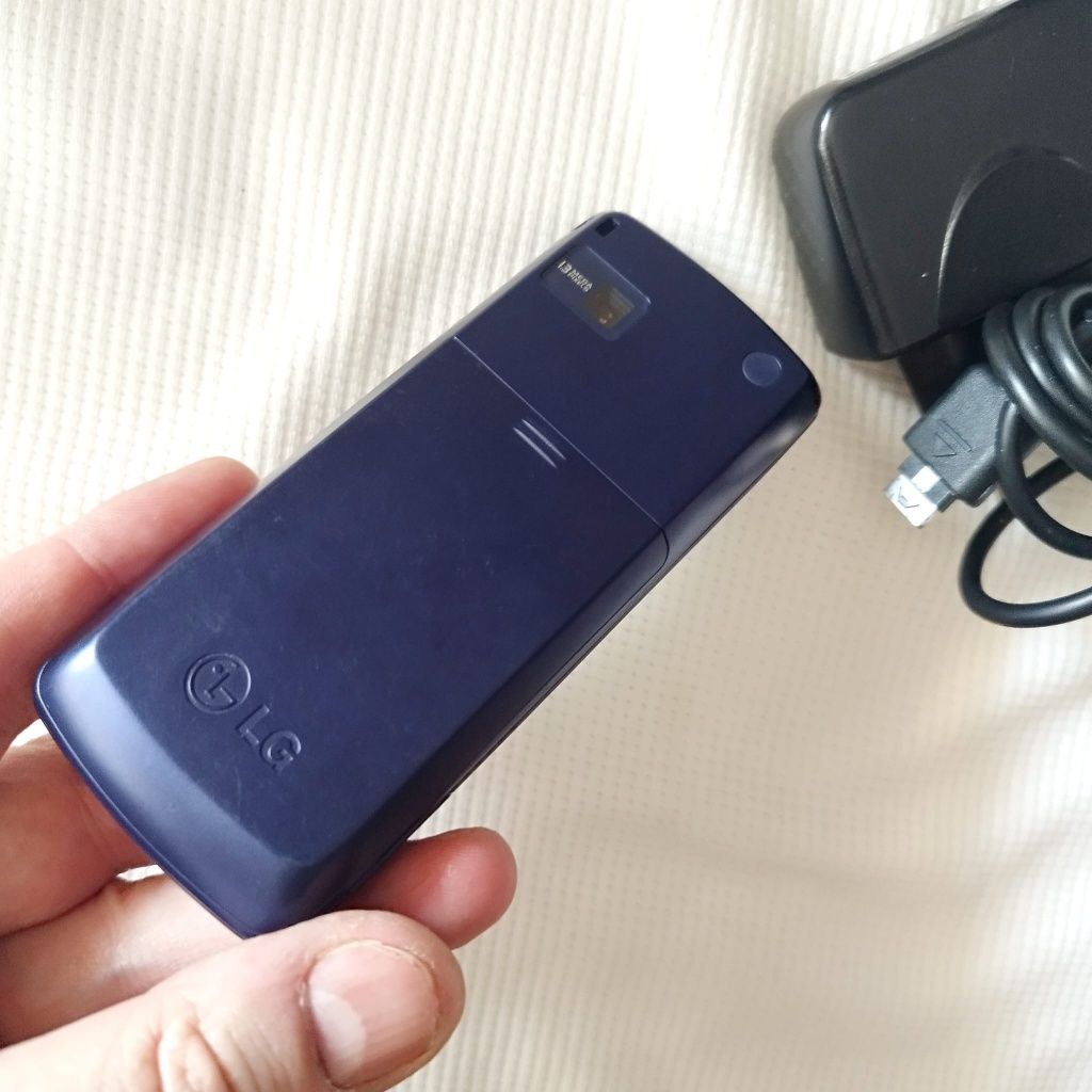 LG U250 + căști și incaecator( decodat,made in Korea)