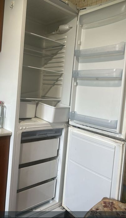 Холодильник INDEZIT