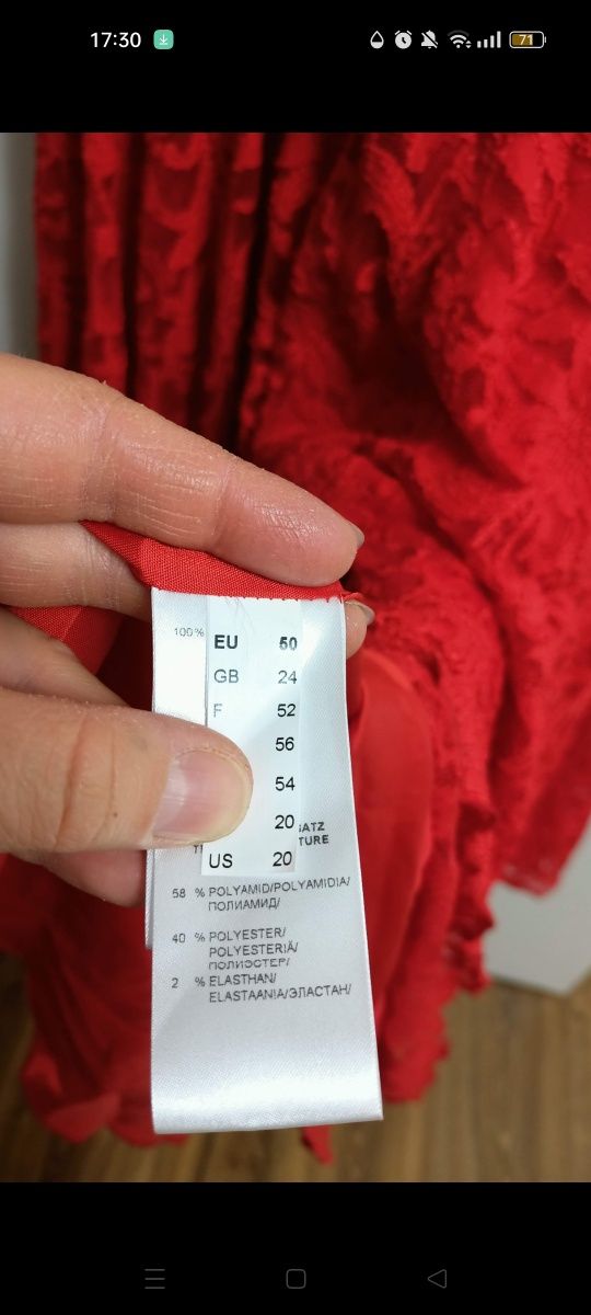 Rochie roșie din dantela