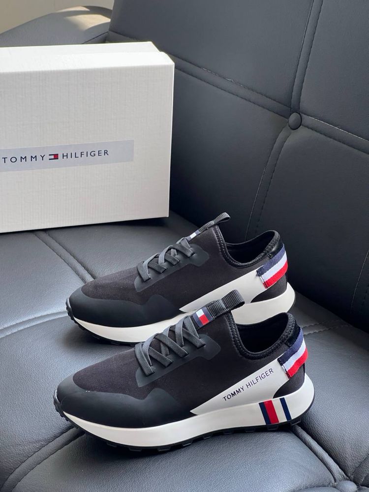 Adidasi Tommy Hilfiger Noi !!! Marimi 36/40 !!!