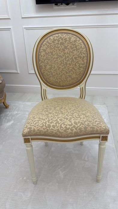 Продаю стулья для гостиной, шикарные