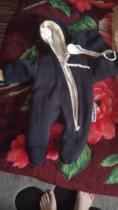 Продам комбинезон с шапкой на флисе