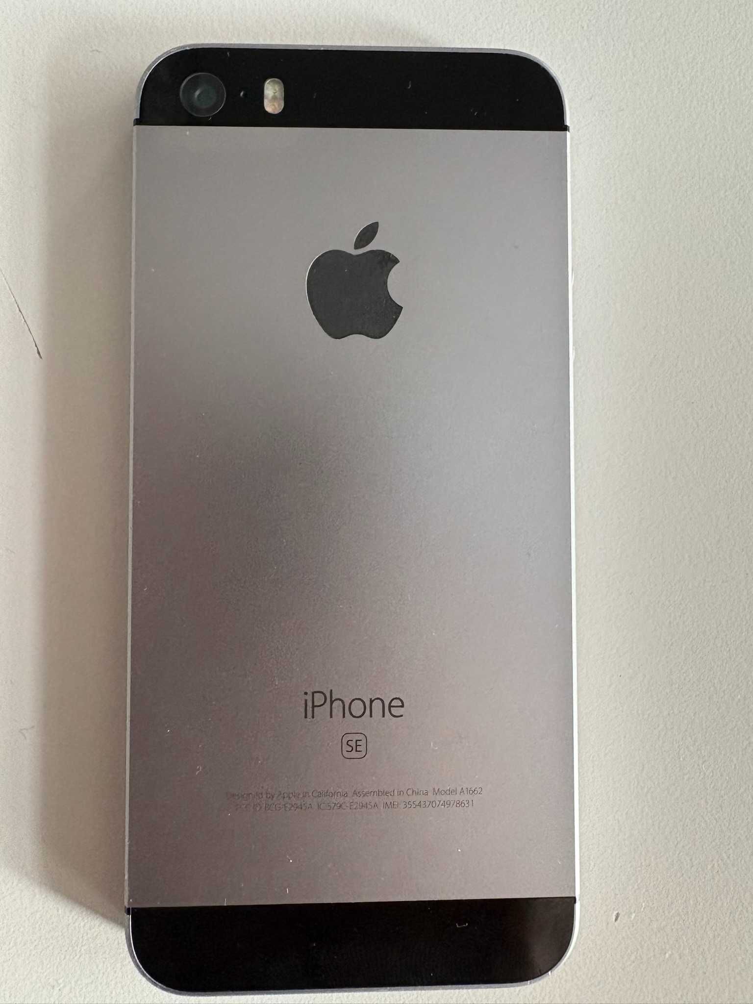 iPhone SE 64 GB - перфектен (батерия 81 %)