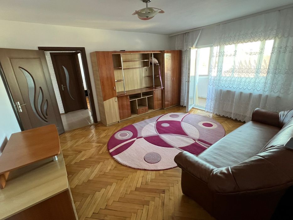 Inchiriez apartament cu 2 camere (centrală proprie)