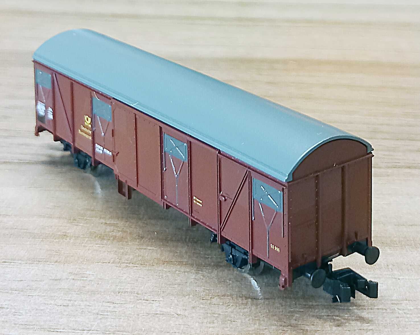 Вагони на Fleischmann 831513 - N - DB - Post - червен - чисто новиPiko