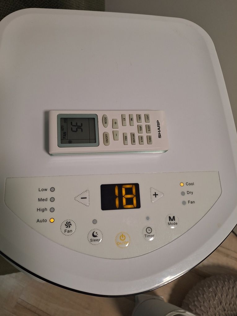 Продавам мобилен климатик Sharp CVH7XR