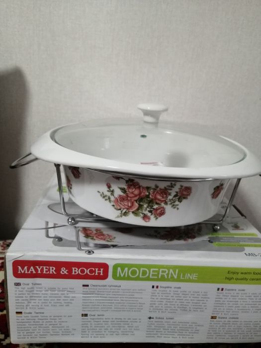 Продам округлую супницу с крышкой.