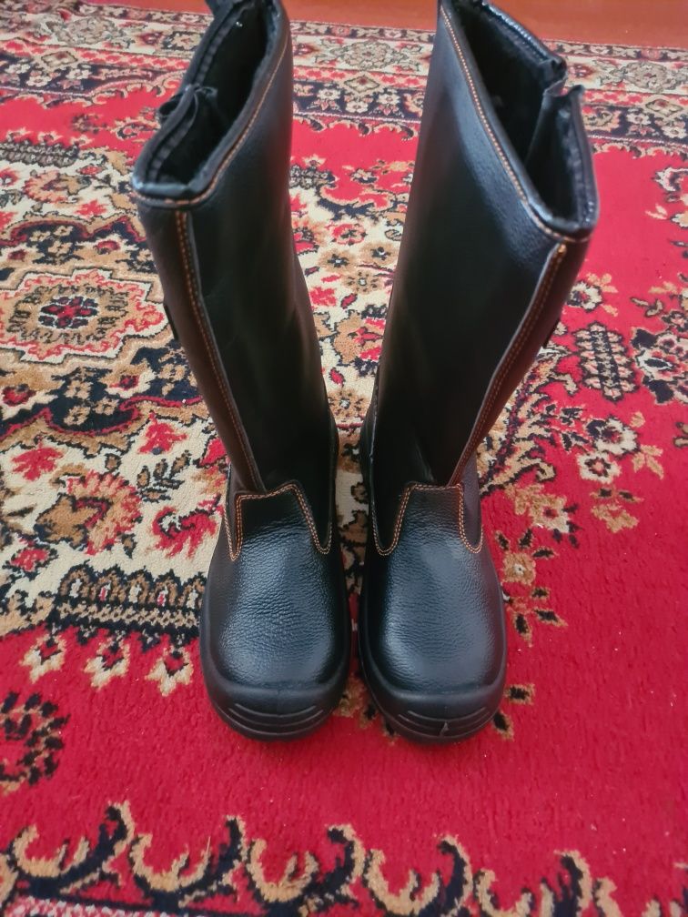 Продам зимние сапоги