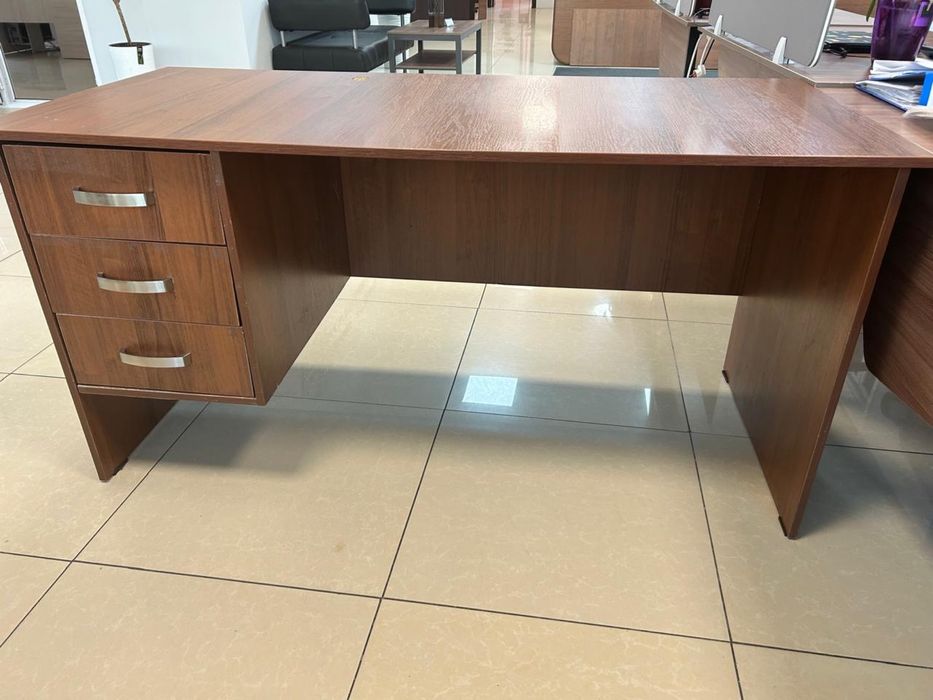 Продам офисные столы