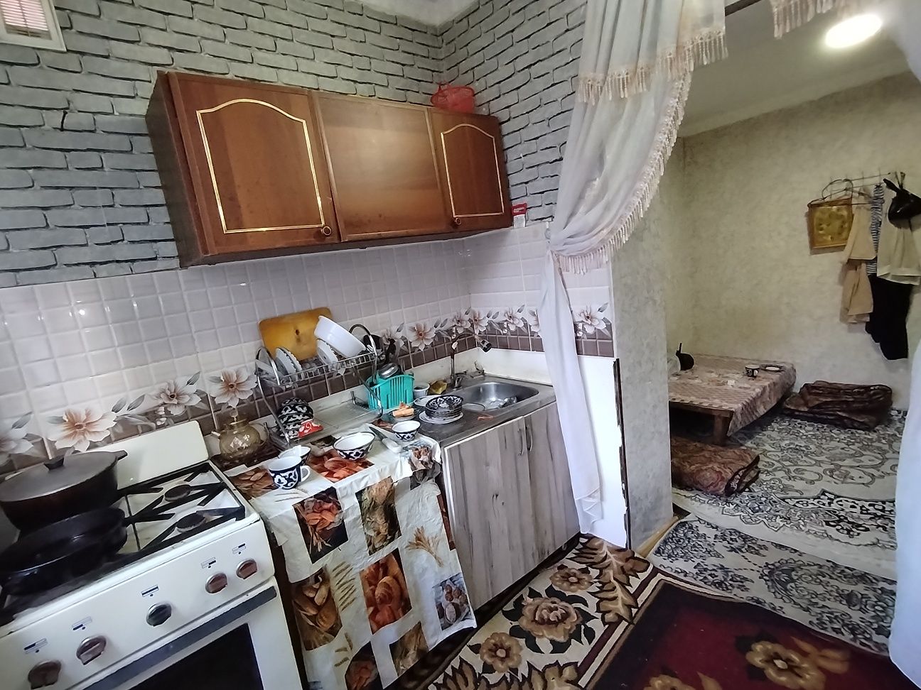 СРОЧНО ПРОДАЕТСЯ Чирчик ш. 4 м/н йул юзи кирпичный дом 3х/4/5 74 м²