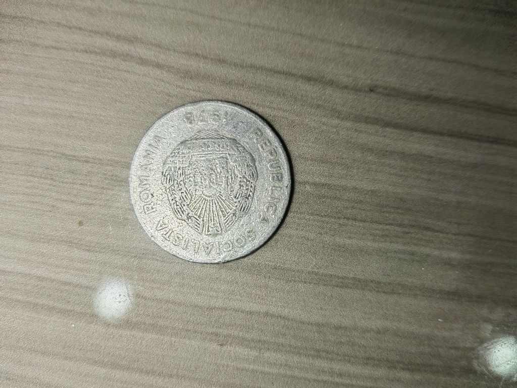 Vând monezi vechi pentru colecție
